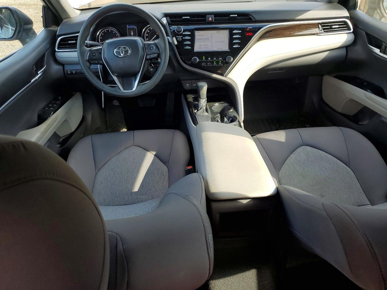 2018 TOYOTA CAMRY LE photo 8
