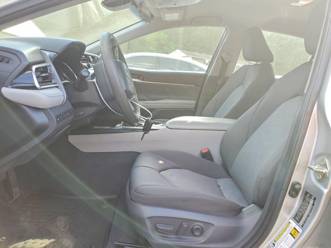 2018 TOYOTA CAMRY LE photo 7