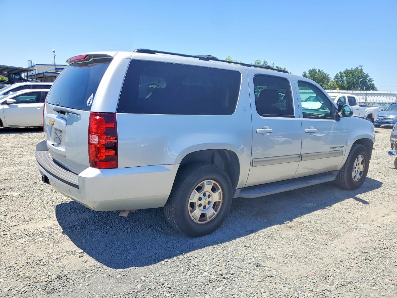 2013 CHEVROLET SUBURBAN C1500 LT photo 5