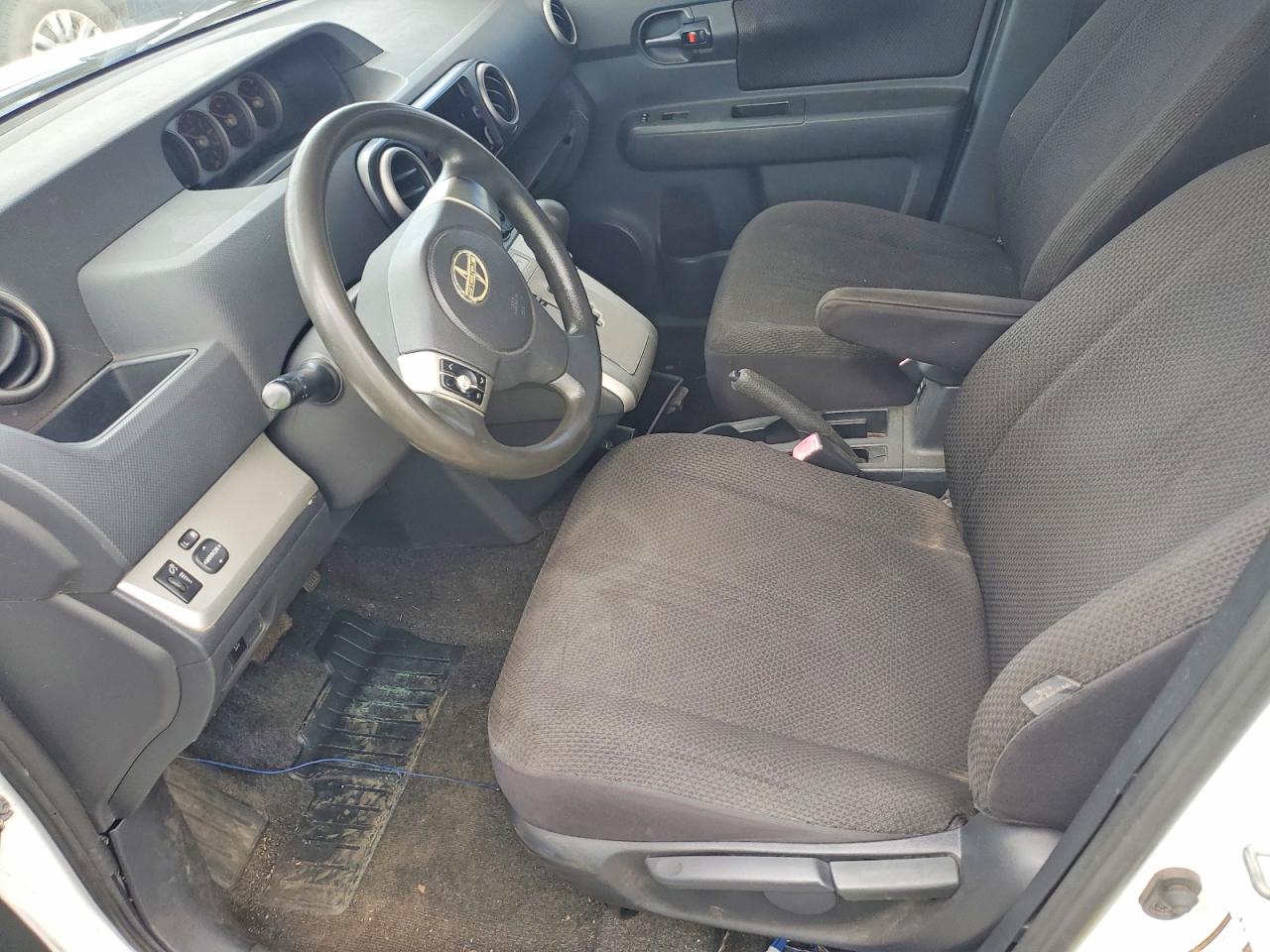 2010 TOYOTA SCION XB photo 13