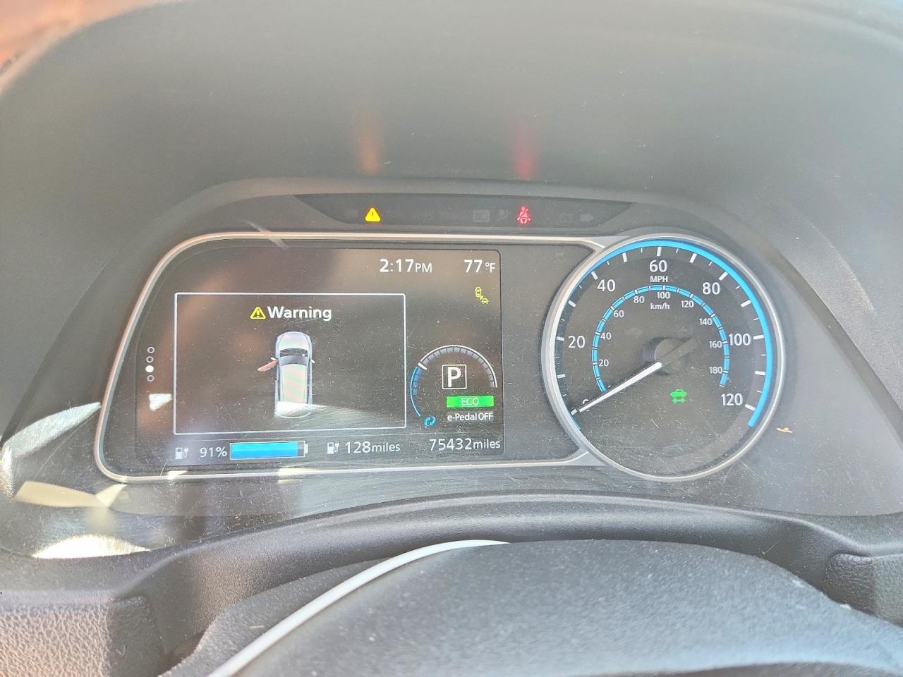 2019 NISSAN LEAF SL photo 9