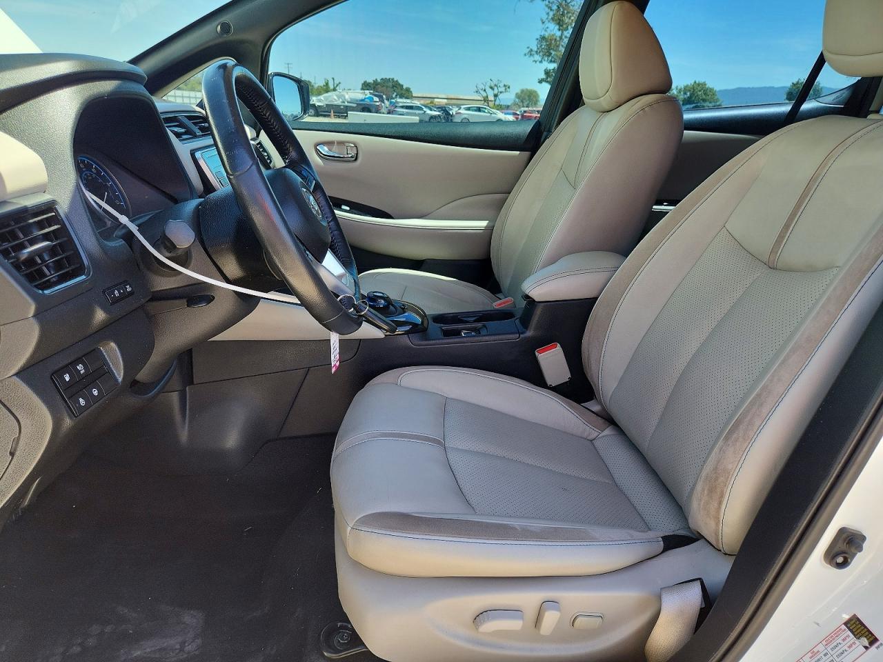 2019 NISSAN LEAF SL photo 7