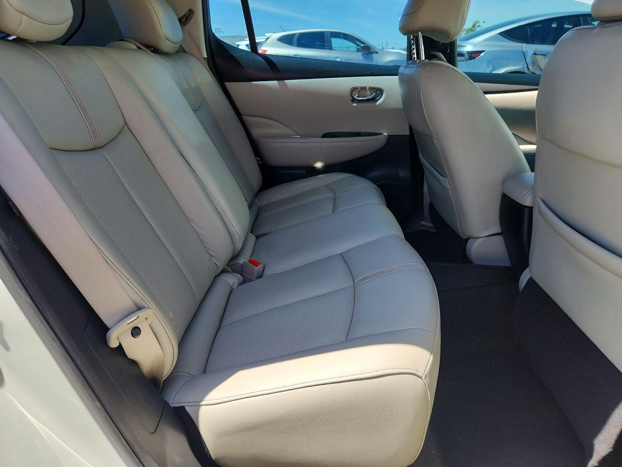 2019 NISSAN LEAF SL photo 10