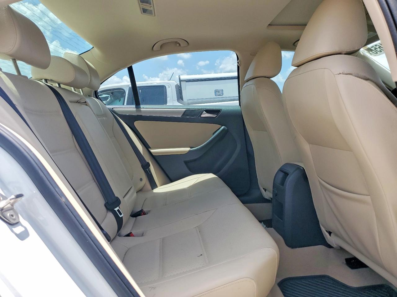 2016 VOLKSWAGEN JETTA SE photo 28