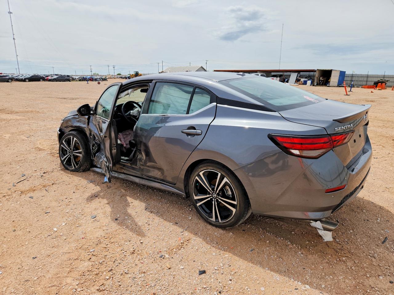2022 NISSAN SENTRA SR photo 4
