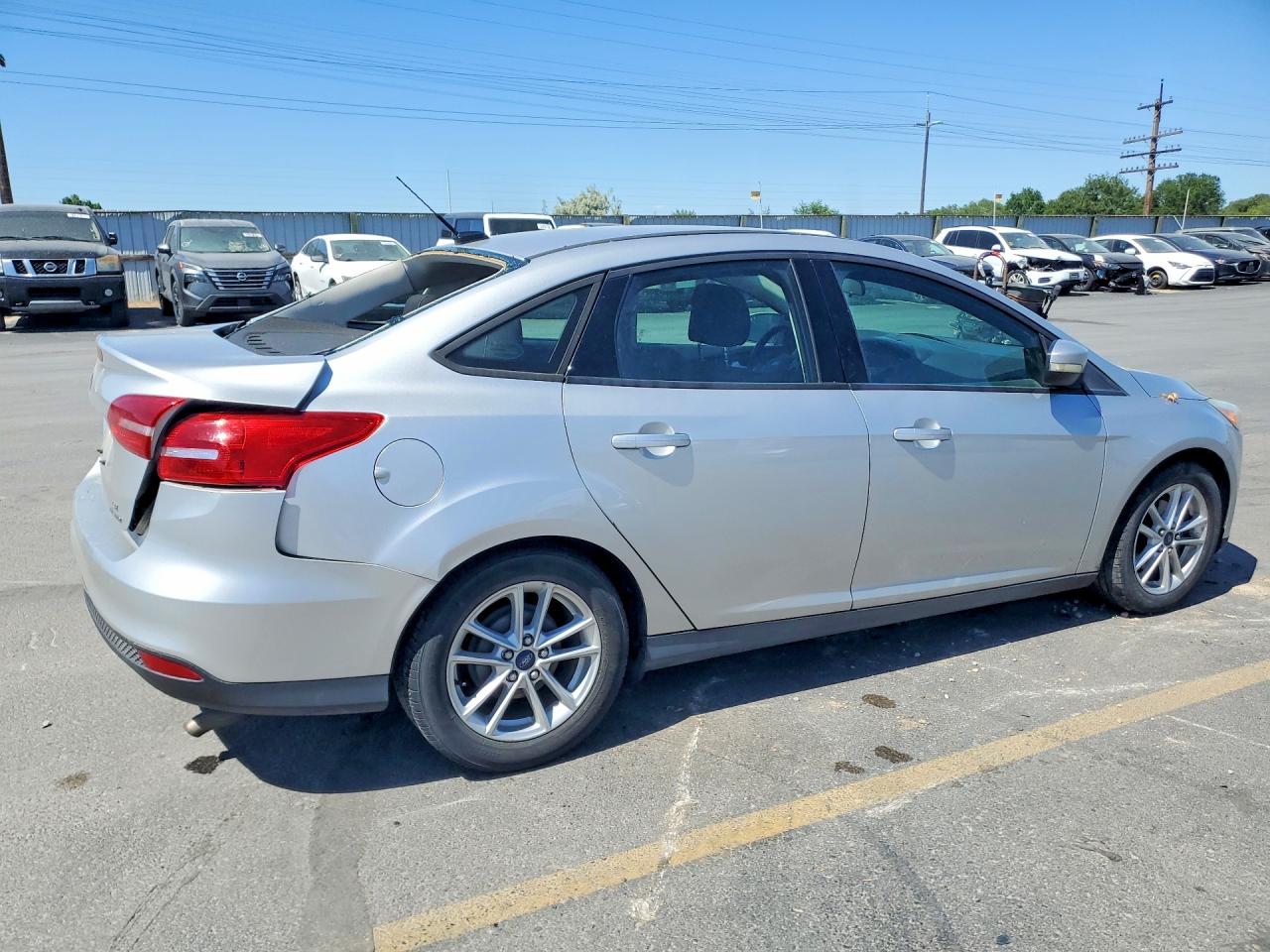 2015 FORD FOCUS SE photo 5