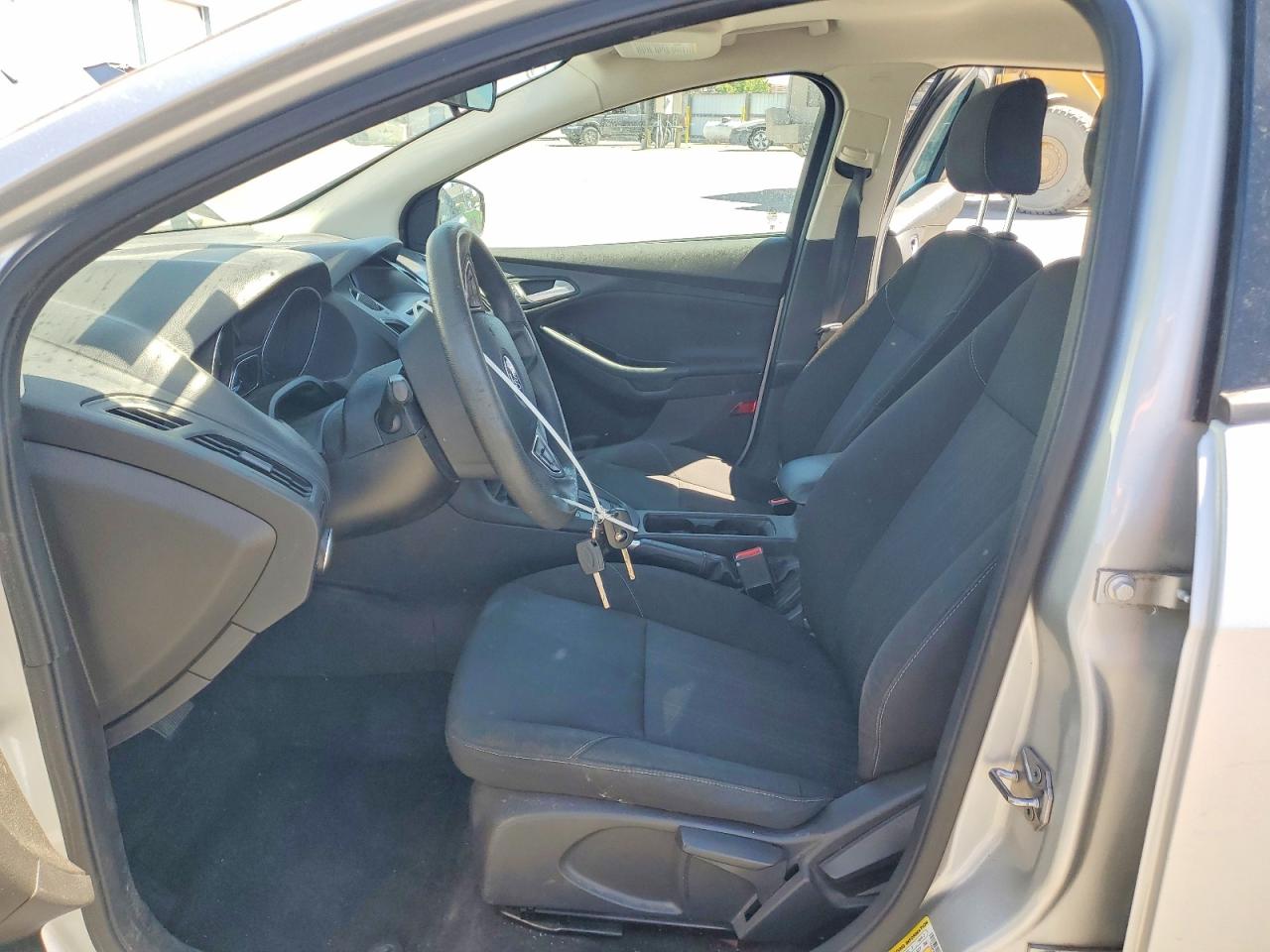 2015 FORD FOCUS SE photo 13