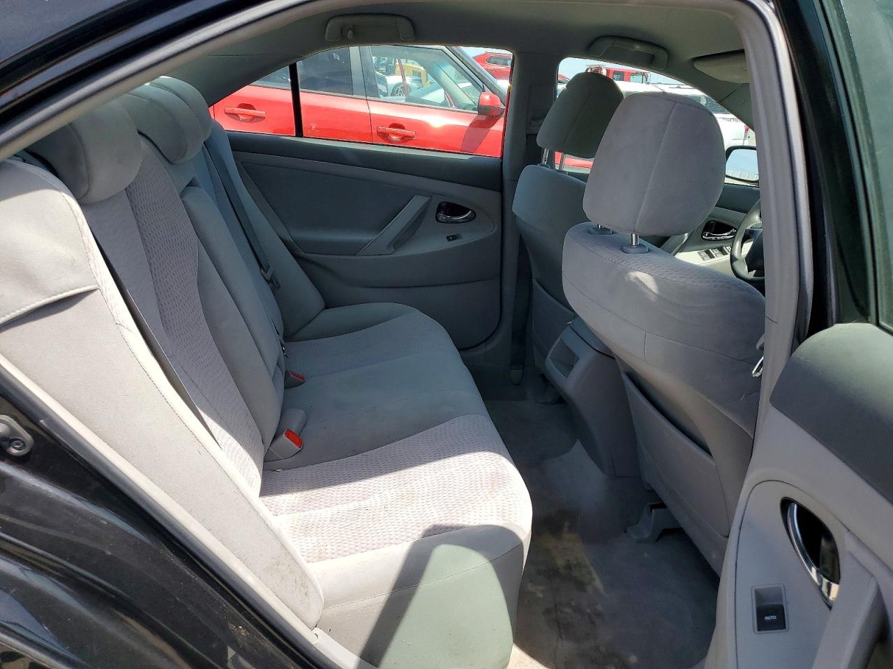 2011 TOYOTA CAMRY LE photo 19