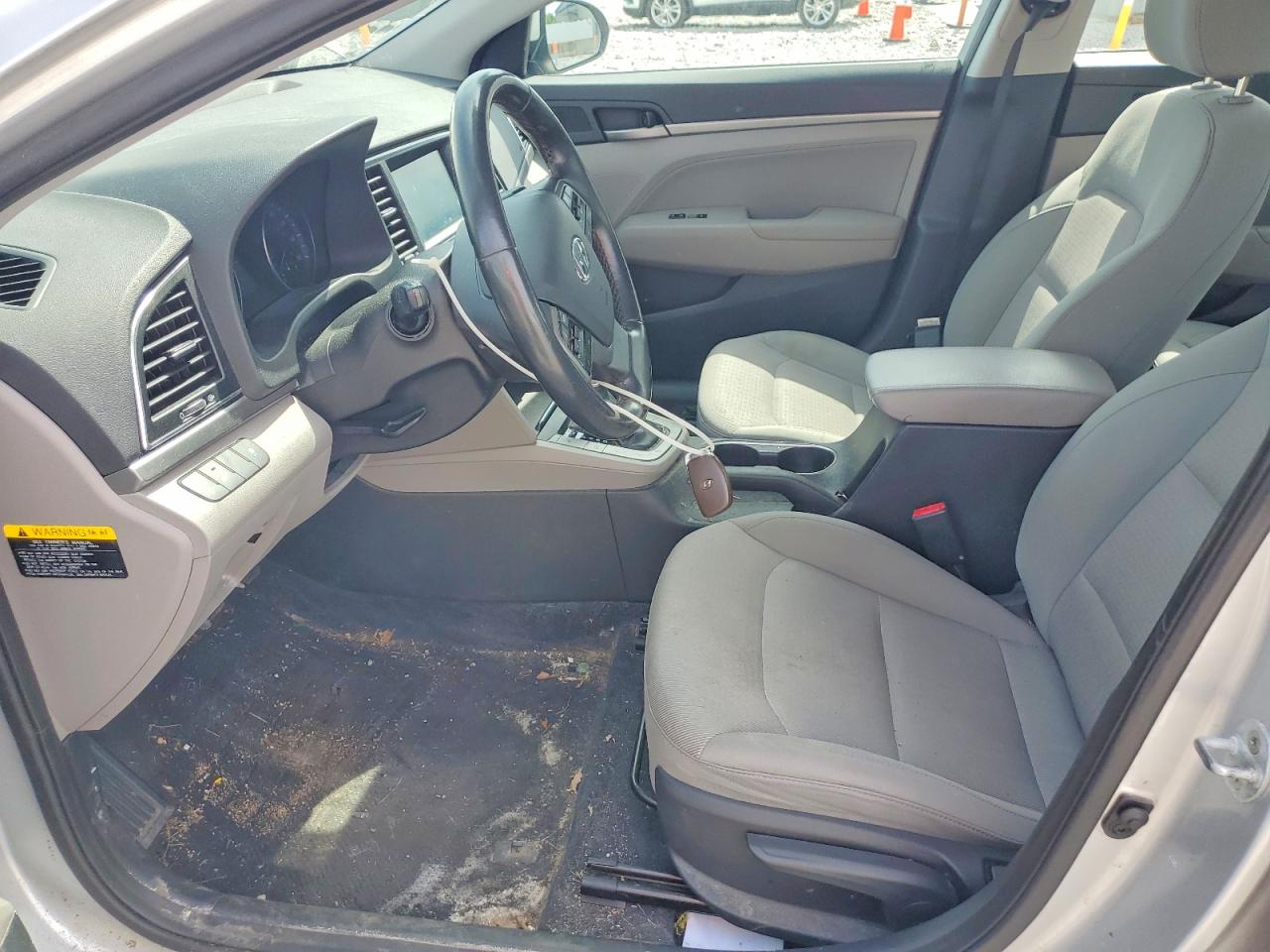 2017 HYUNDAI ELANTRA SE photo 19