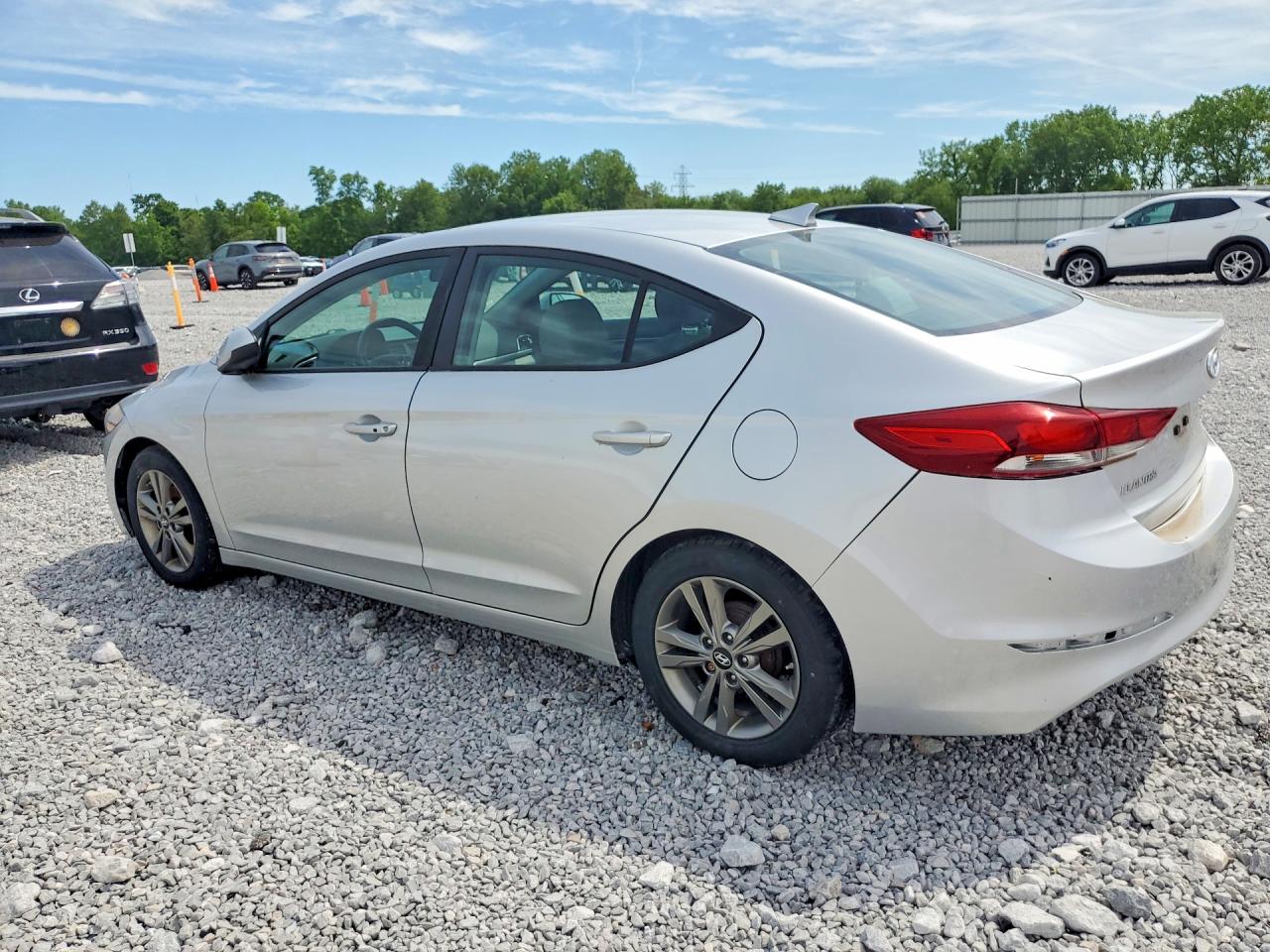 2017 HYUNDAI ELANTRA SE photo 4