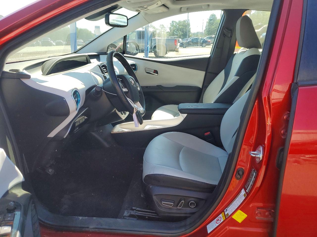 2016 TOYOTA PRIUS FOUR photo 13