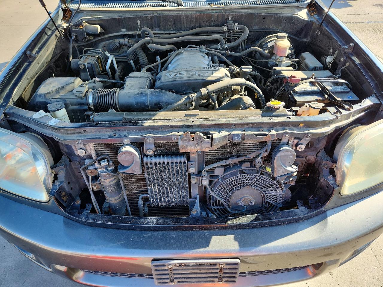 2004 TOYOTA SEQUOIA SR5 photo 12