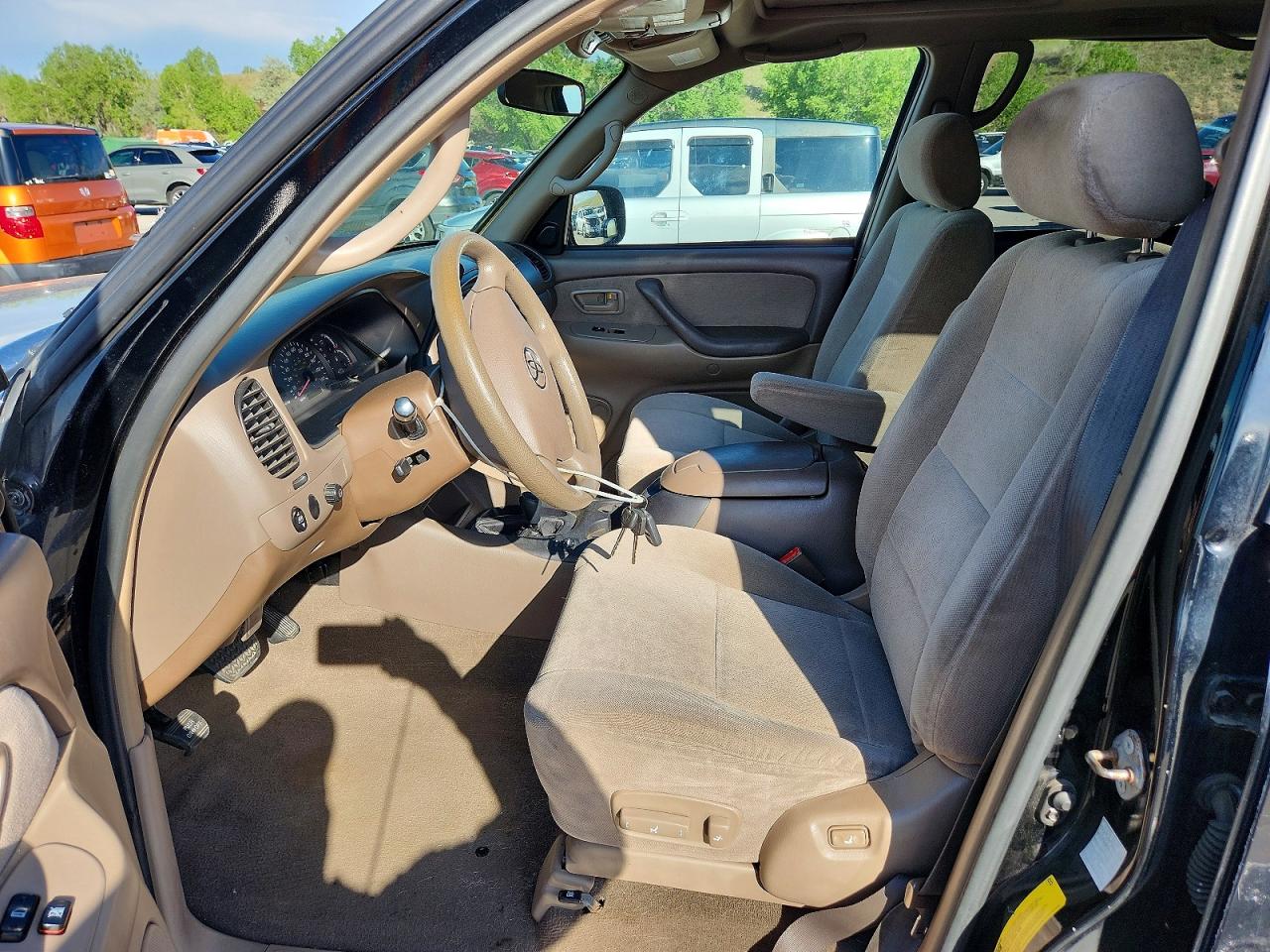 2004 TOYOTA SEQUOIA SR5 photo 7