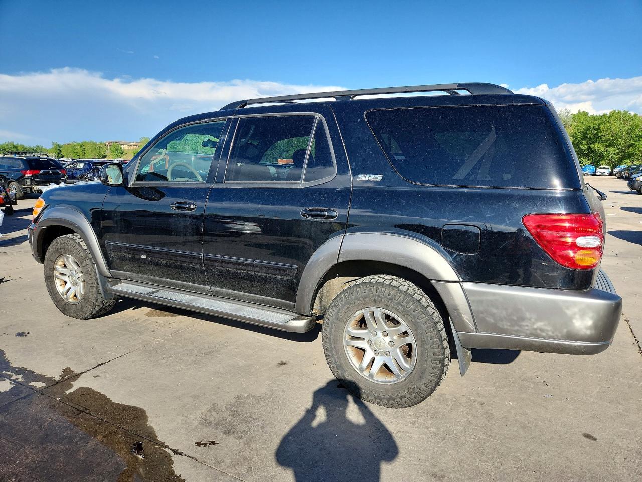 2004 TOYOTA SEQUOIA SR5 photo 2