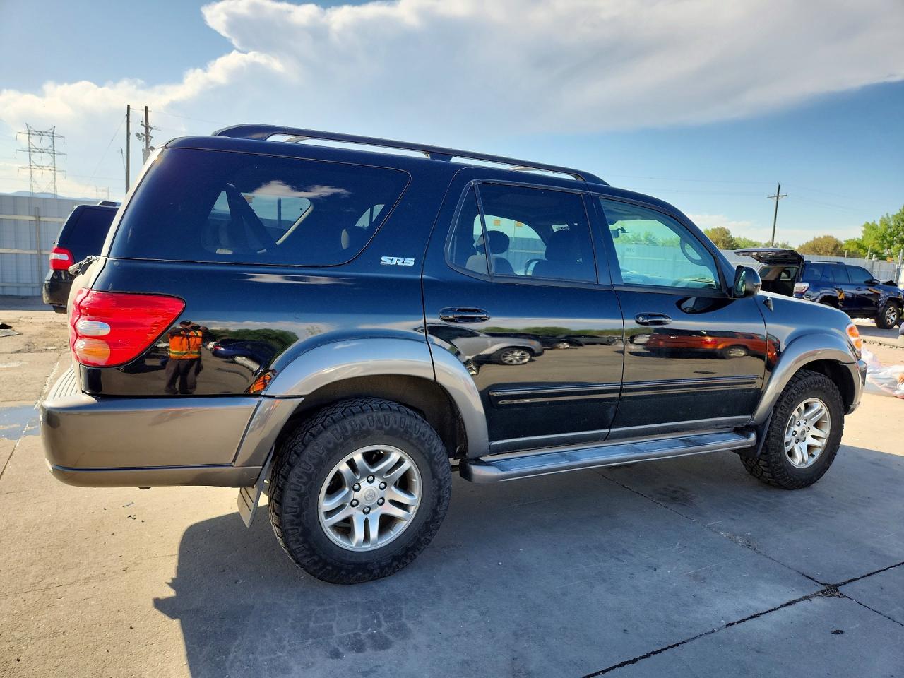 2004 TOYOTA SEQUOIA SR5 photo 3