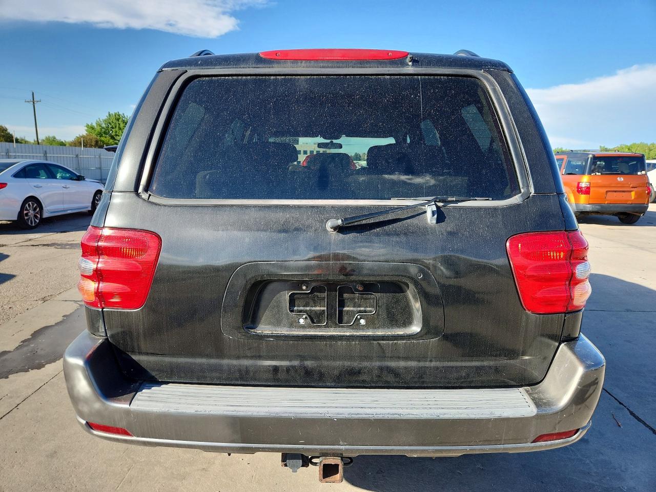 2004 TOYOTA SEQUOIA SR5 photo 6