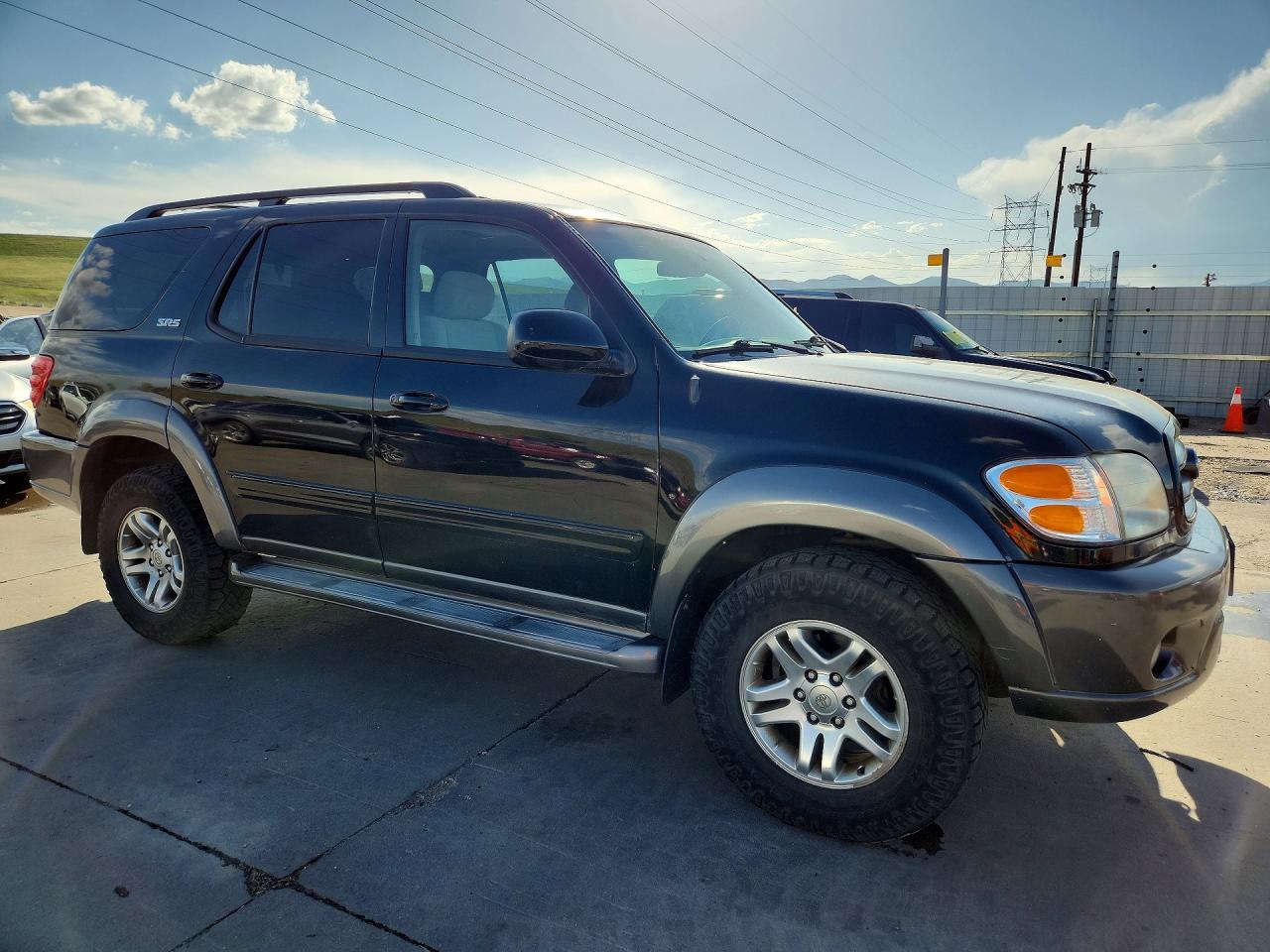 2004 TOYOTA SEQUOIA SR5 photo 4