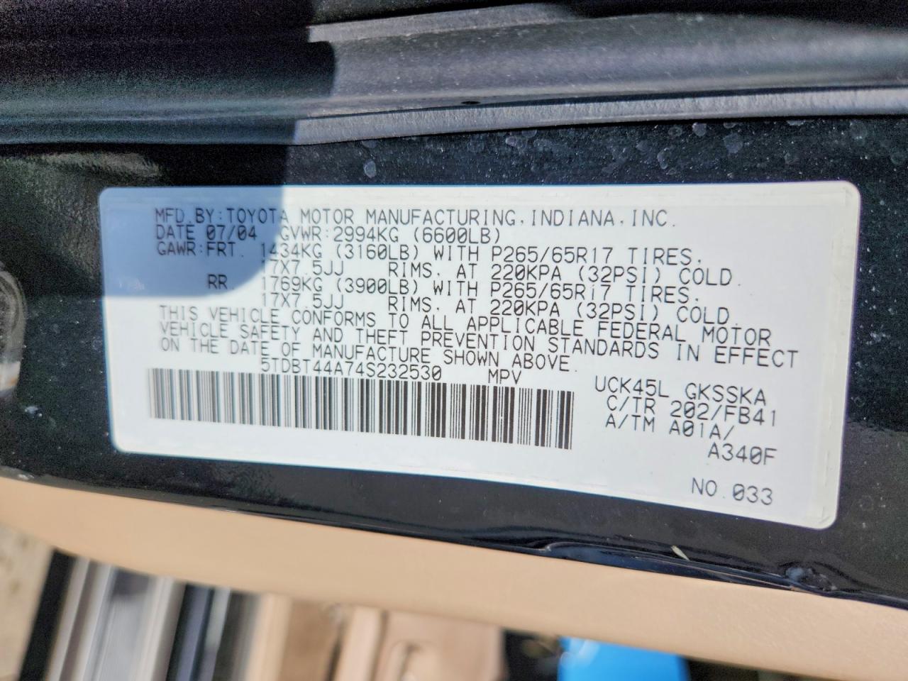 2004 TOYOTA SEQUOIA SR5 photo 13