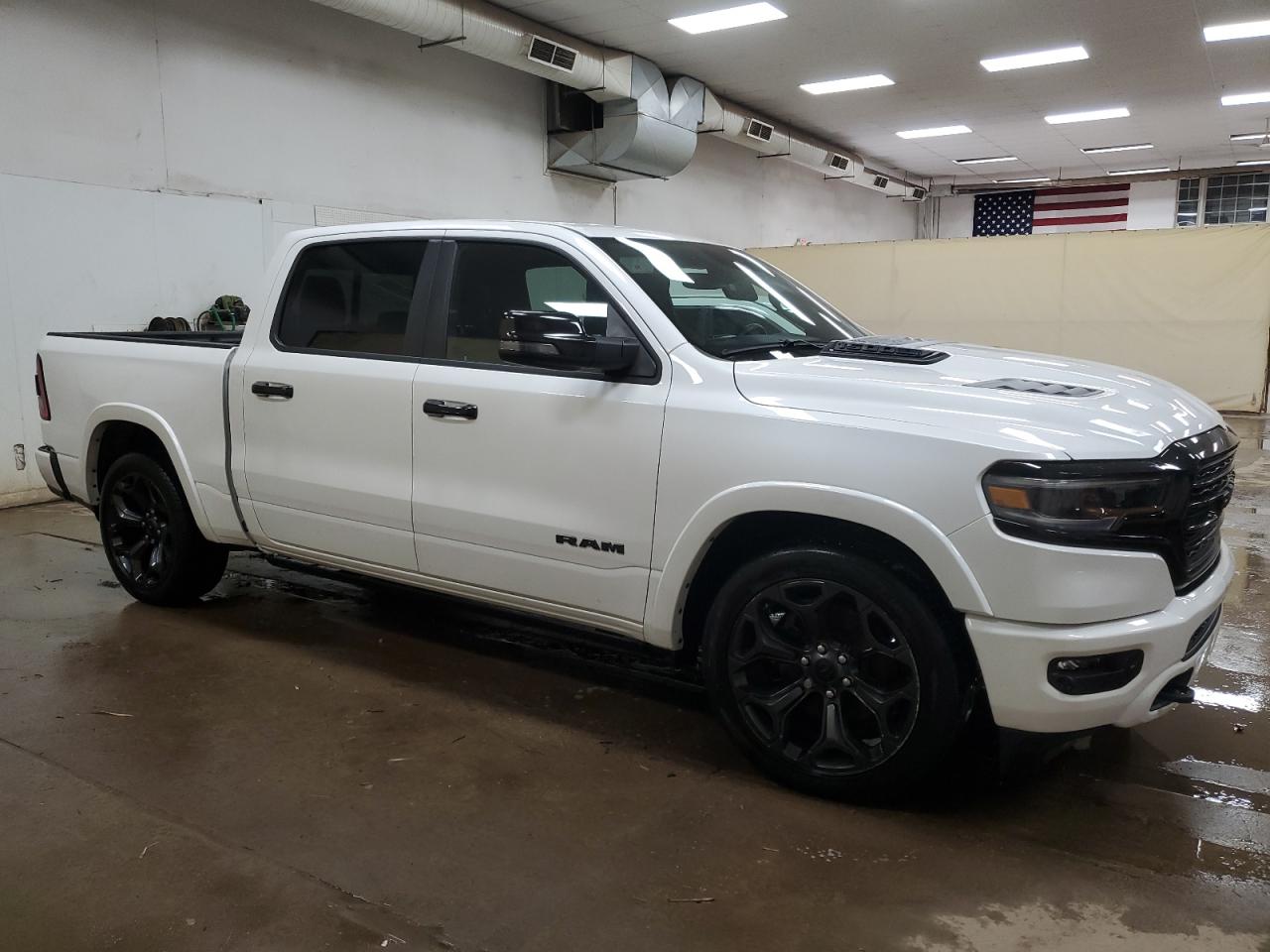 2023 RAM 1500 LIMITED photo 4