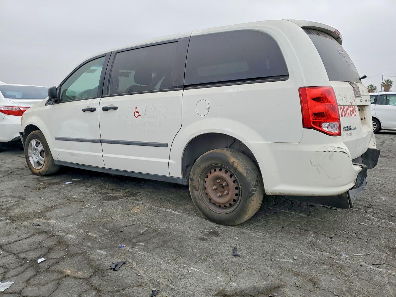 2011 DODGE GRAND CARAVAN C photo 2