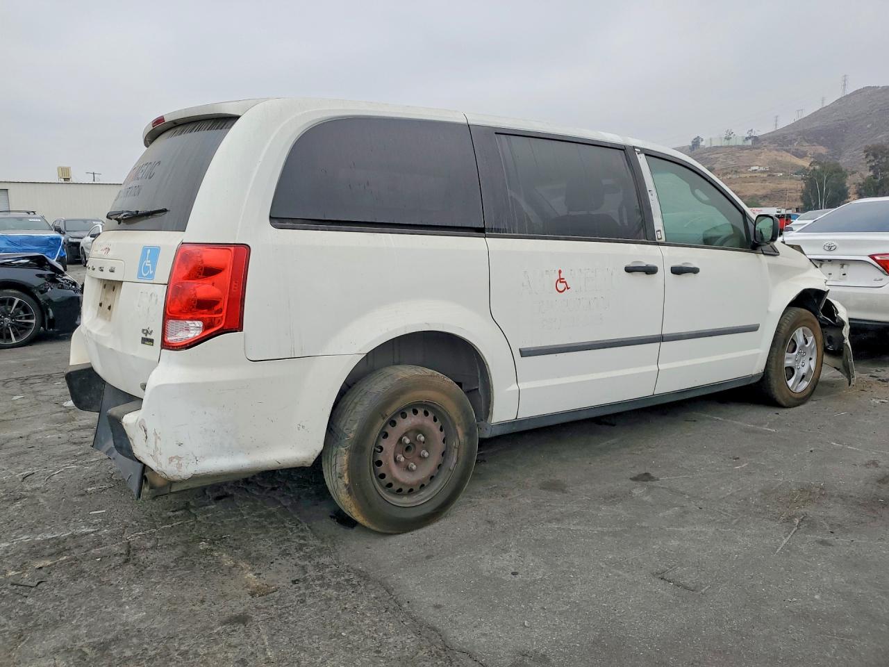 2011 DODGE GRAND CARAVAN C photo 3