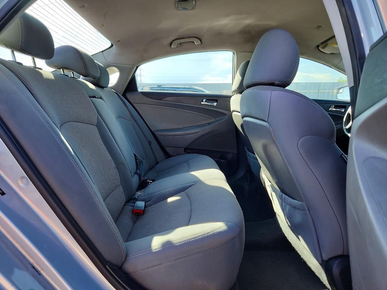 2014 HYUNDAI SONATA GLS photo 28