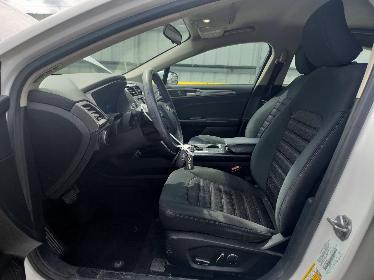 2017 FORD FUSION SE photo 19