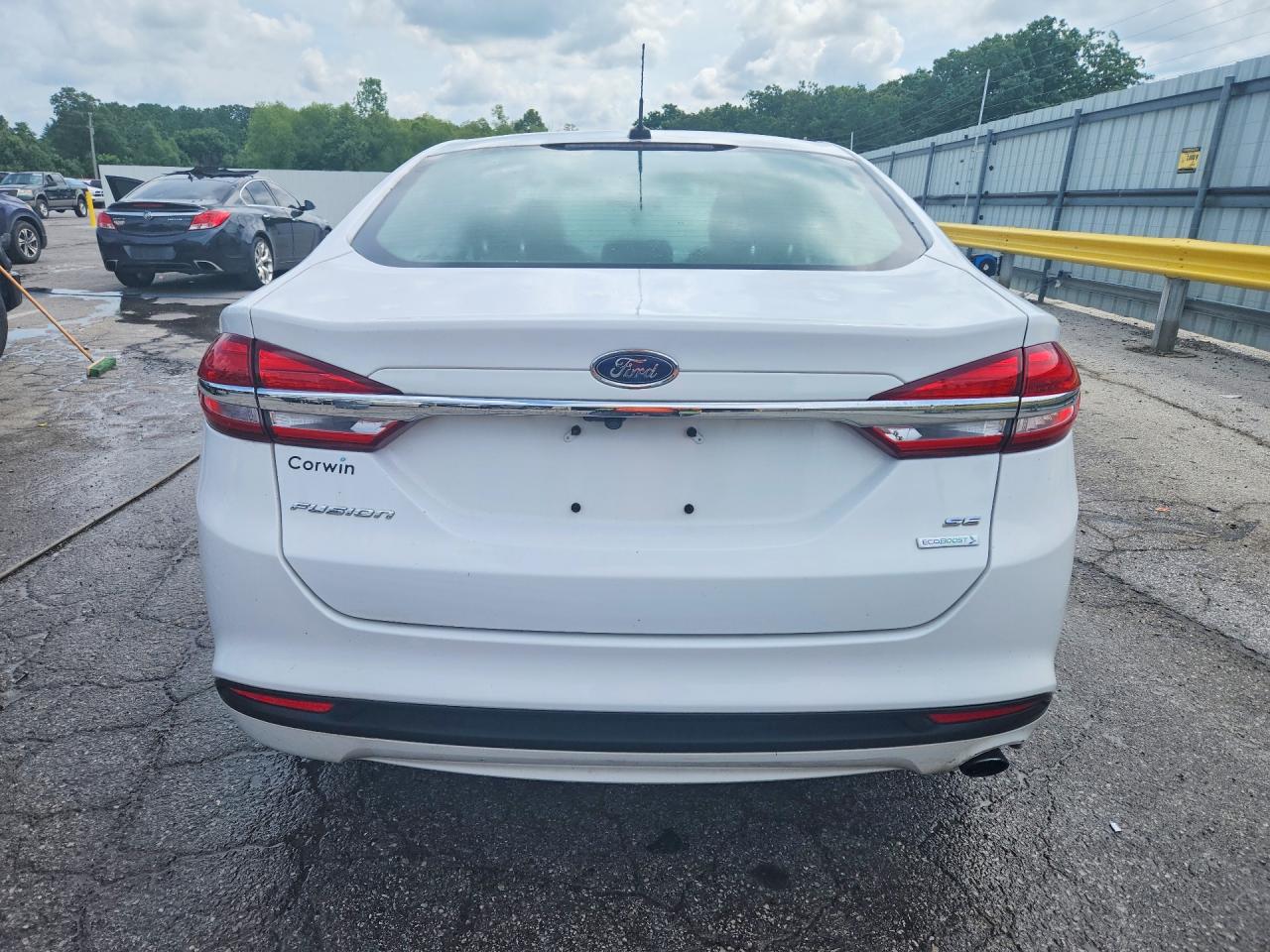 2017 FORD FUSION SE photo 16