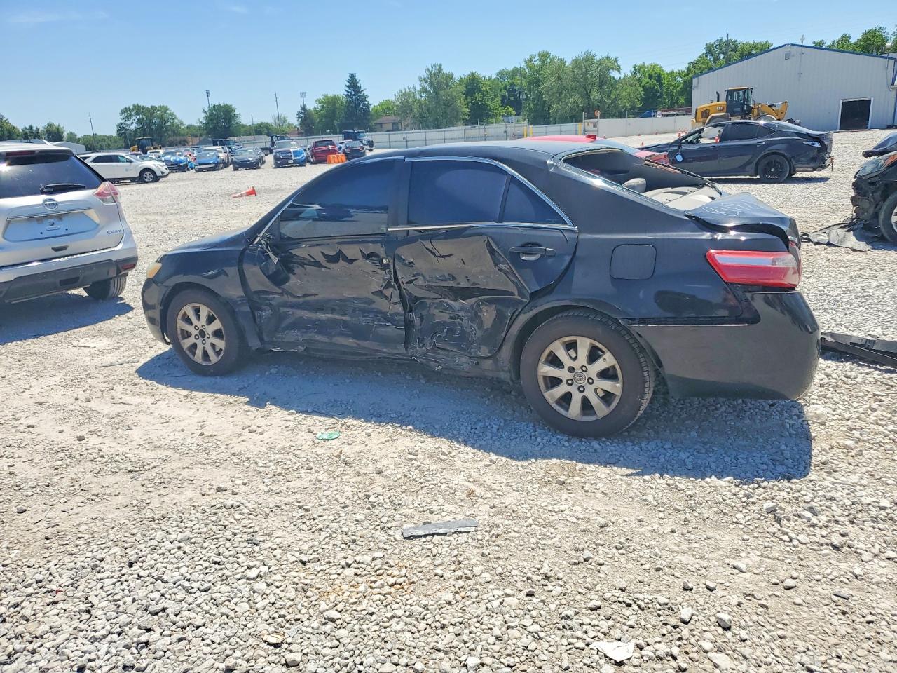 2009 TOYOTA CAMRY XLE photo 2