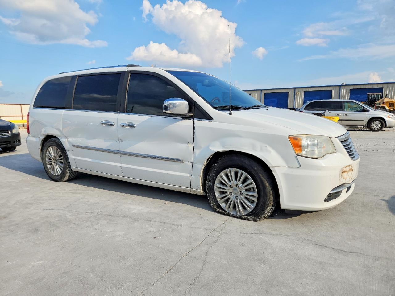 2013 CHRYSLER TOWN & COUNTRY LIMITED photo 7