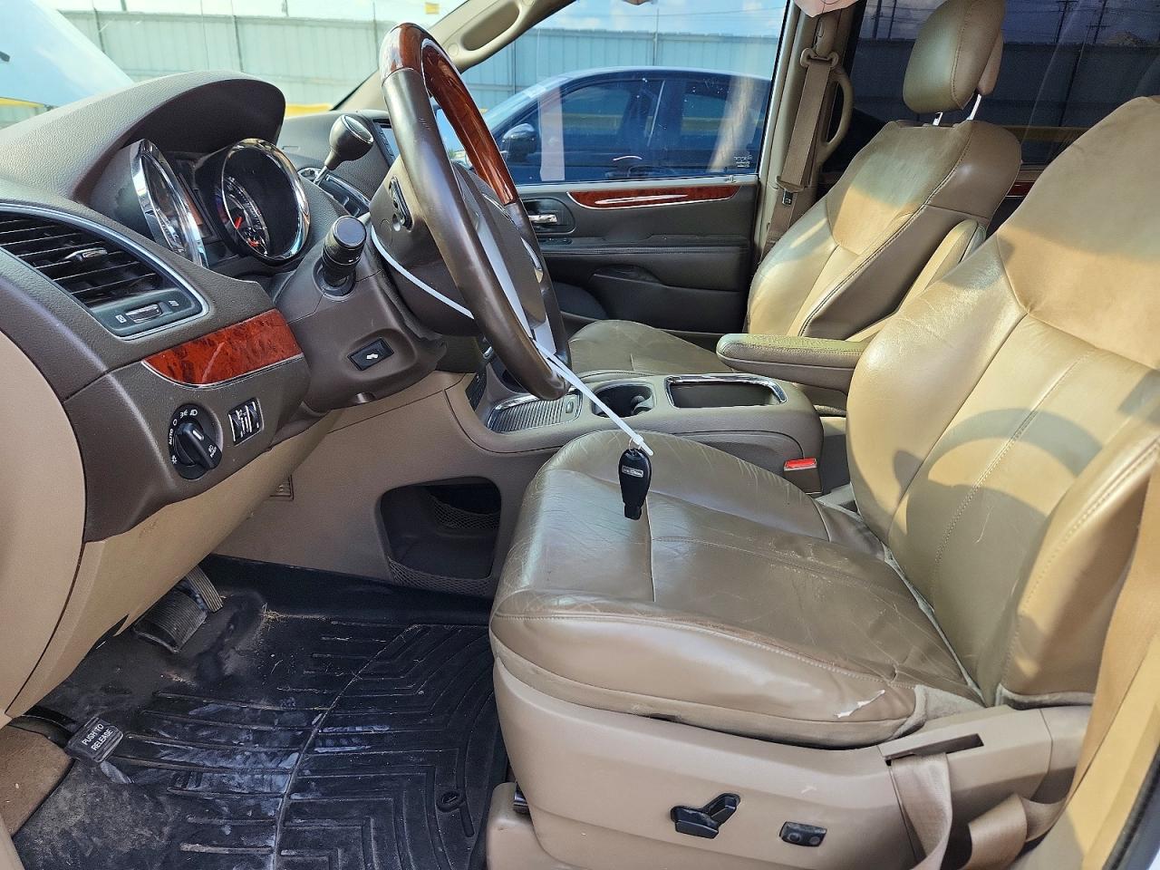 2013 CHRYSLER TOWN & COUNTRY LIMITED photo 13