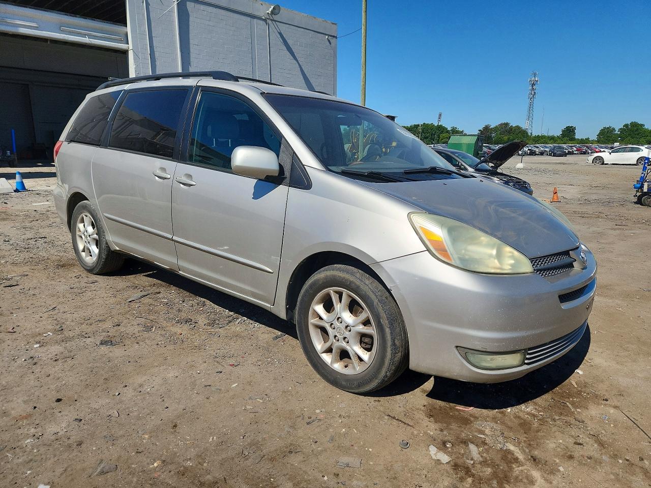 2004 TOYOTA SIENNA XLE 7 PASSENGER photo 7