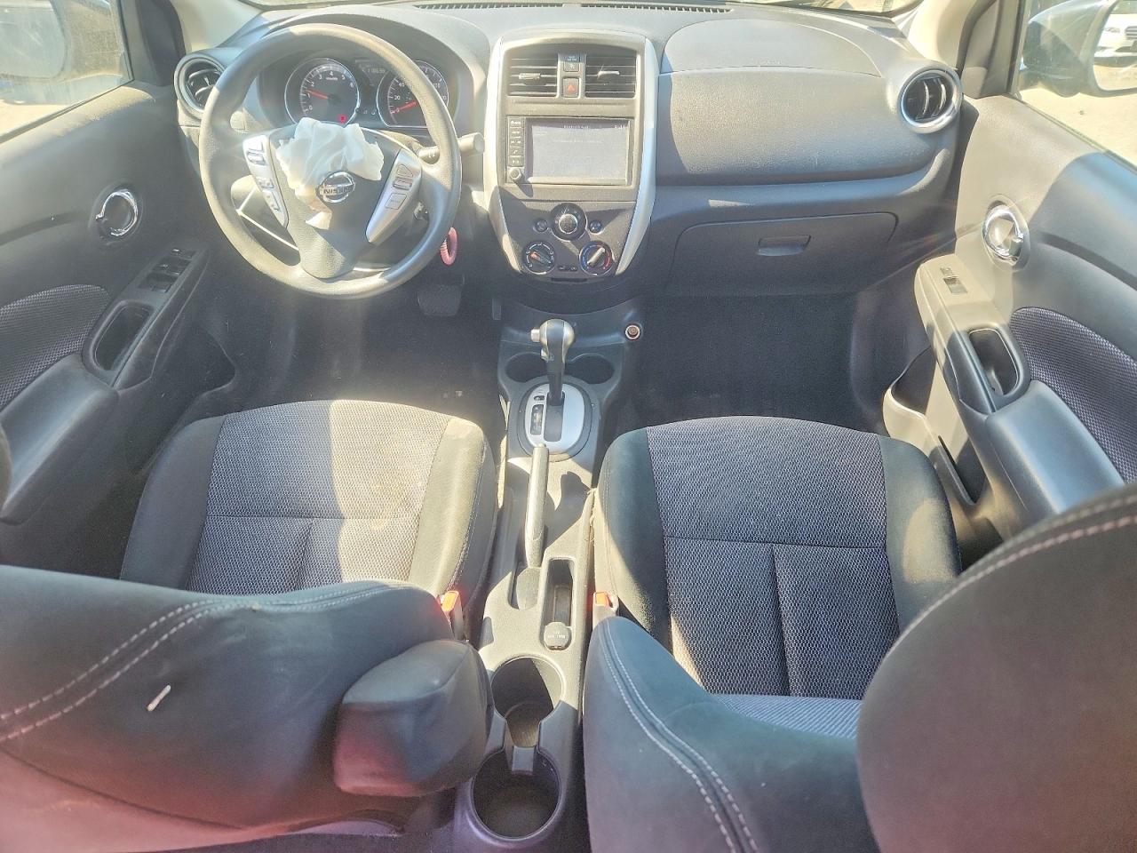 2019 NISSAN VERSA SV photo 22