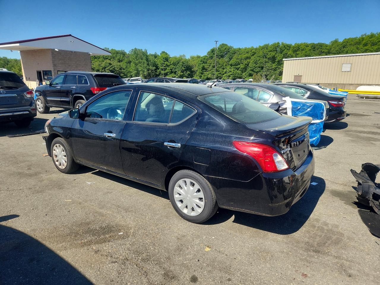 2019 NISSAN VERSA SV photo 4