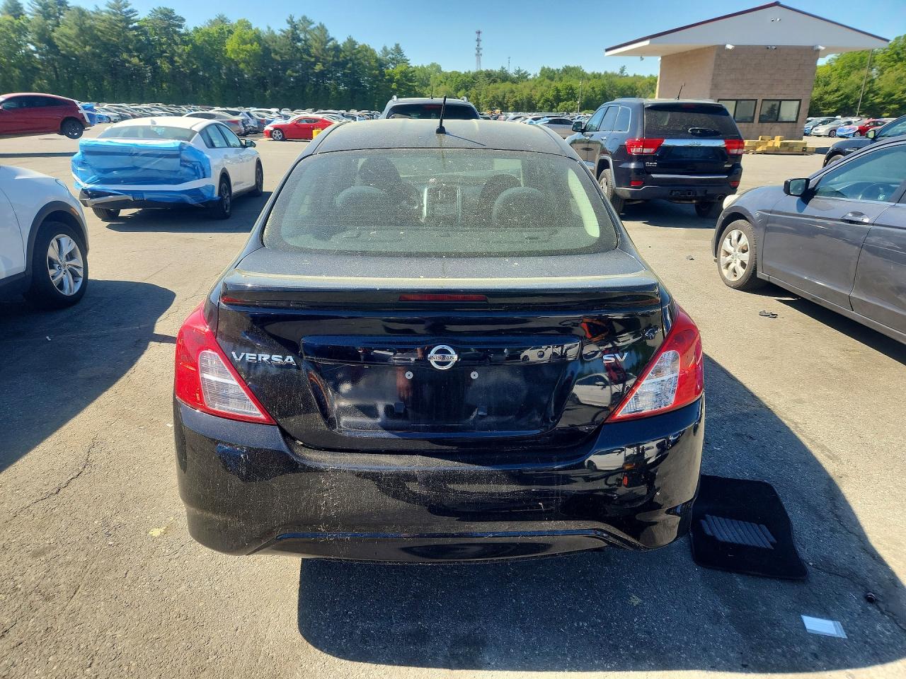 2019 NISSAN VERSA SV photo 16