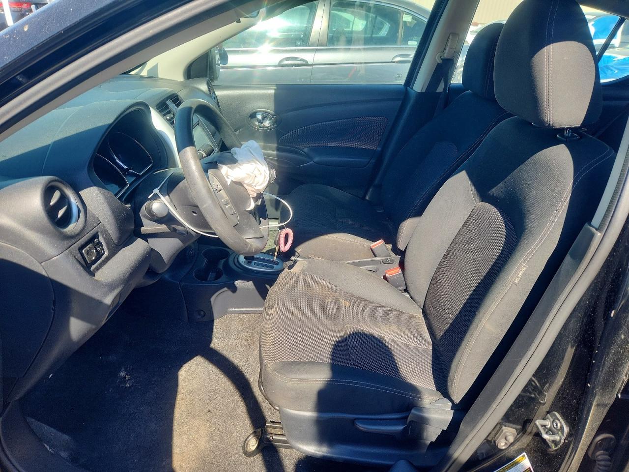 2019 NISSAN VERSA SV photo 19