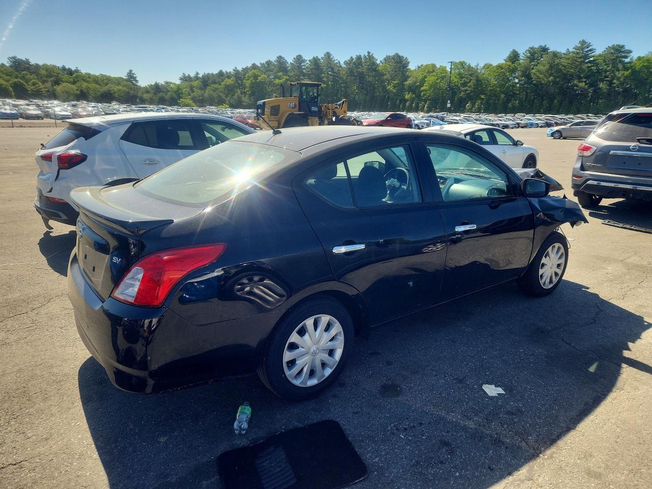 2019 NISSAN VERSA SV photo 7