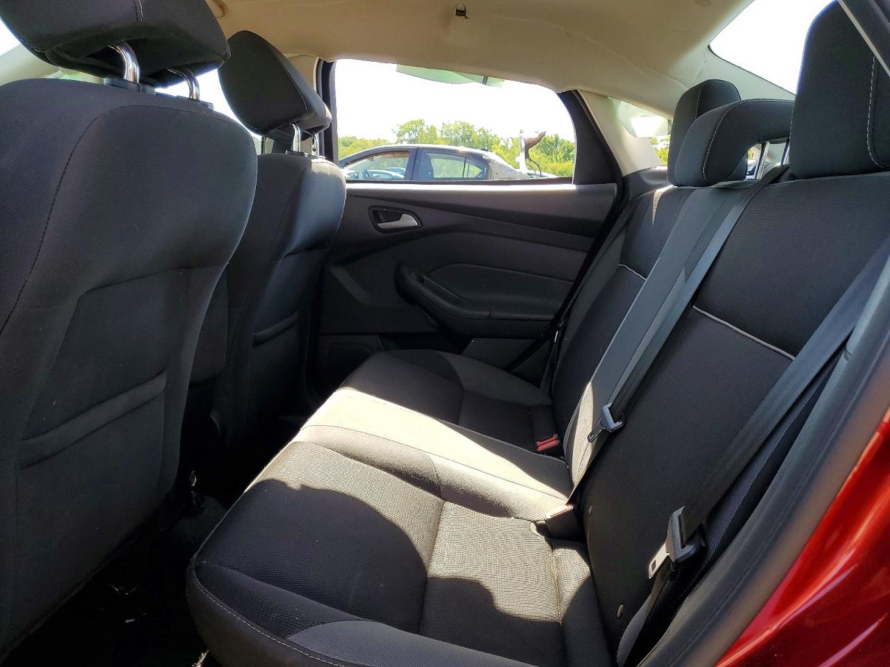 2014 FORD FOCUS SE photo 19