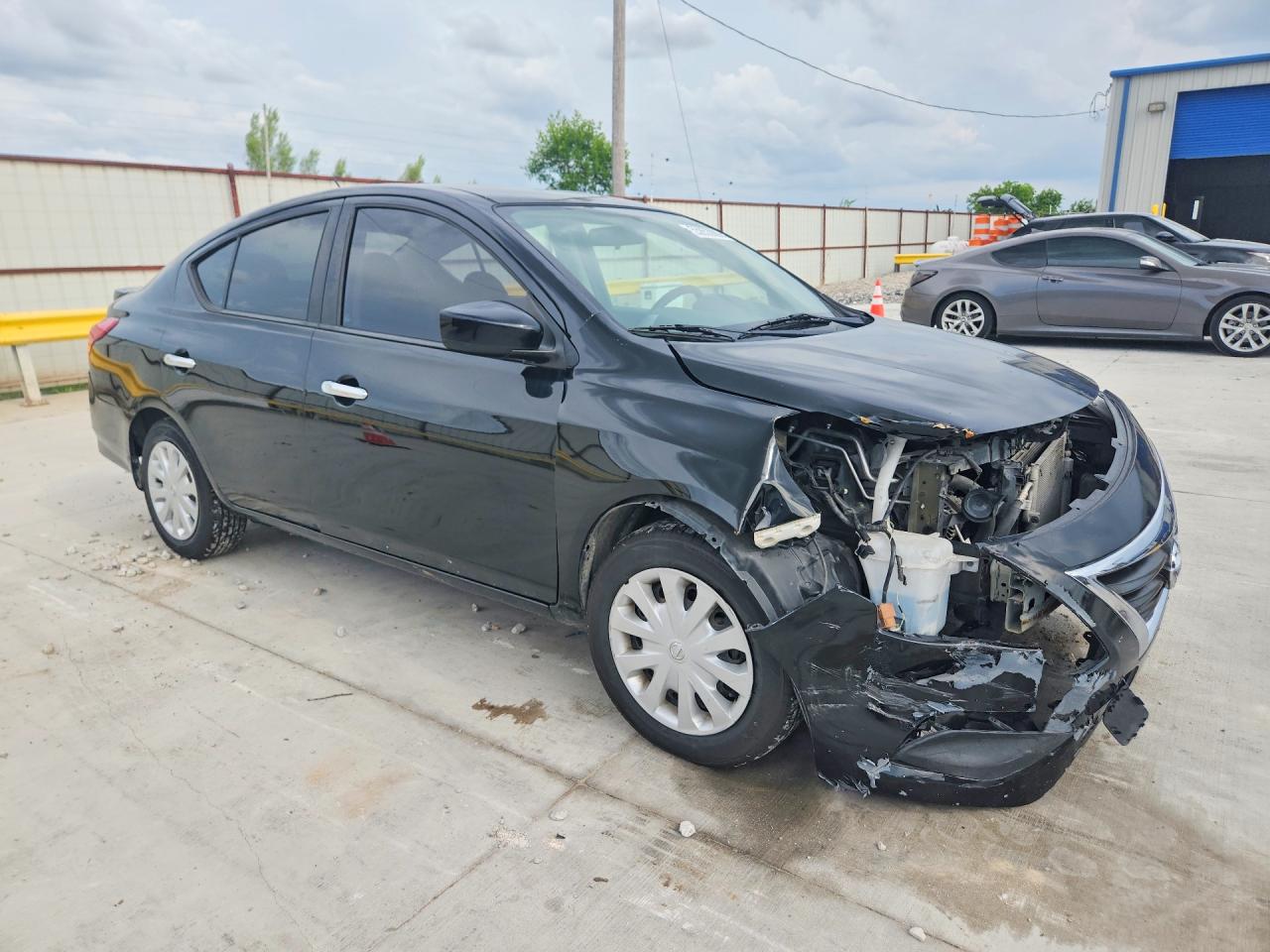 2019 NISSAN VERSA SV photo 10