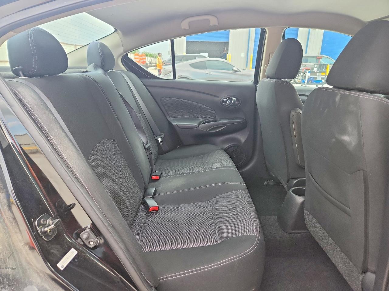 2019 NISSAN VERSA SV photo 28