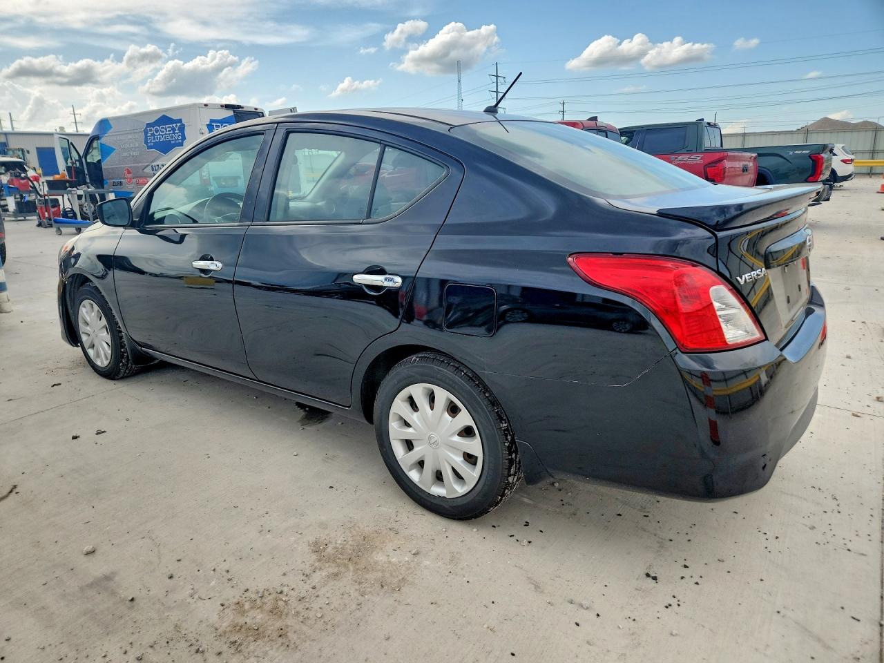 2019 NISSAN VERSA SV photo 4