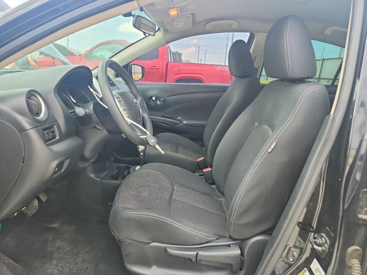 2019 NISSAN VERSA SV photo 19