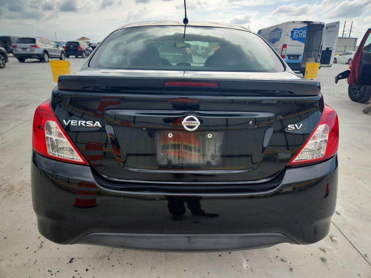 2019 NISSAN VERSA SV photo 16