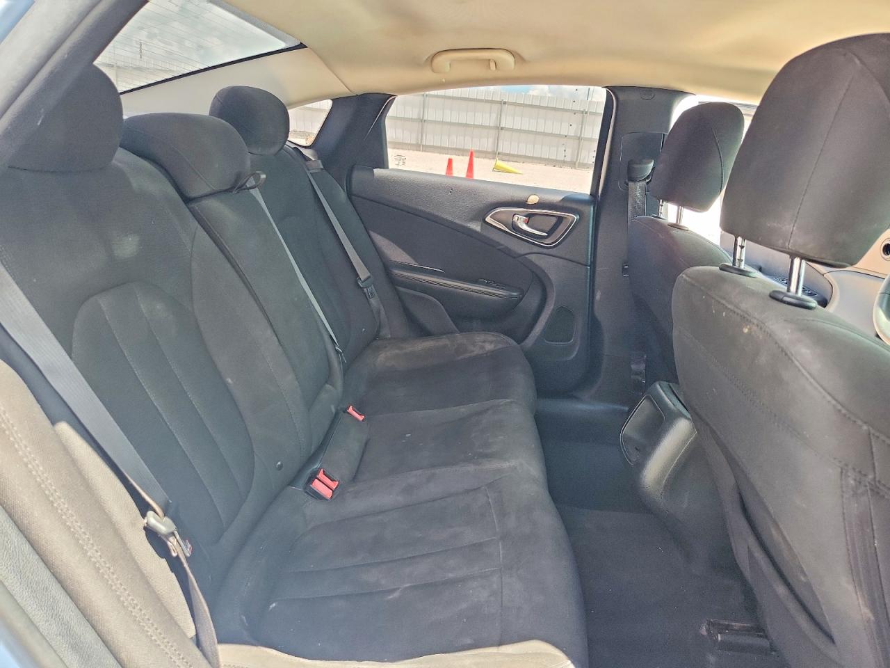 2015 CHRYSLER 200 LIMITED photo 19