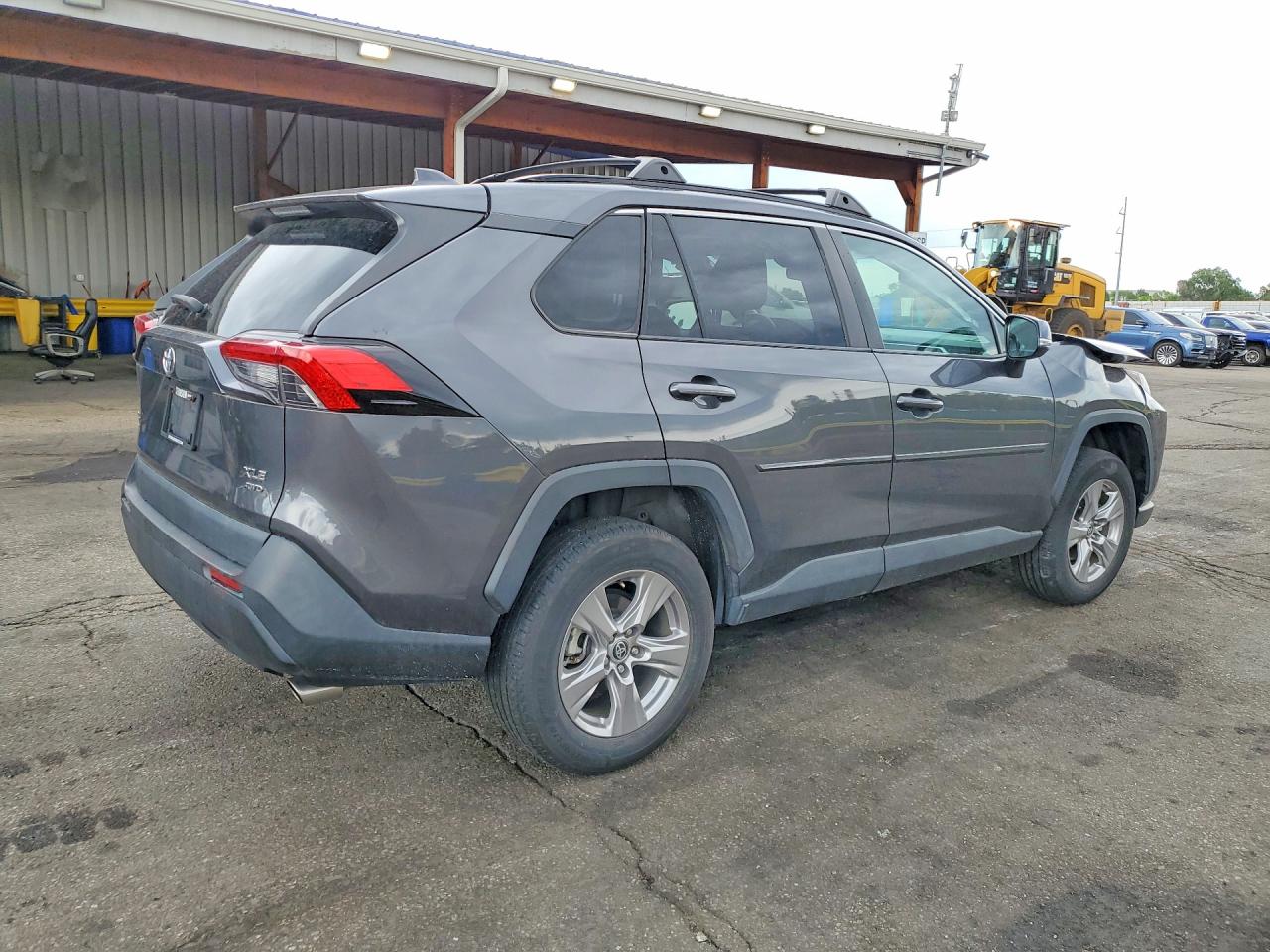 2022 TOYOTA RAV4 XLE photo 5