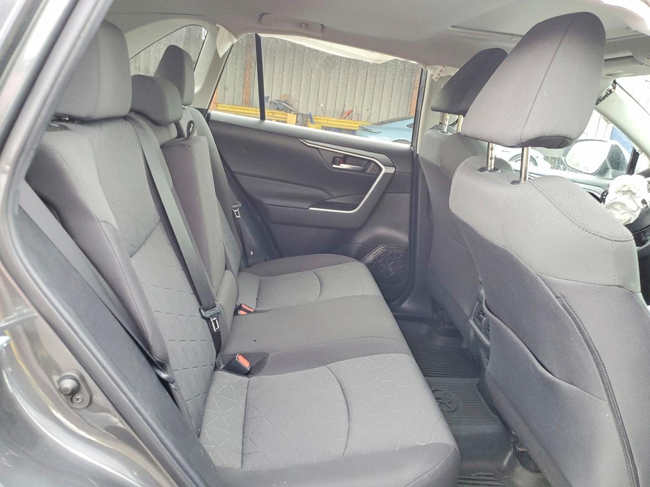 2022 TOYOTA RAV4 XLE photo 19