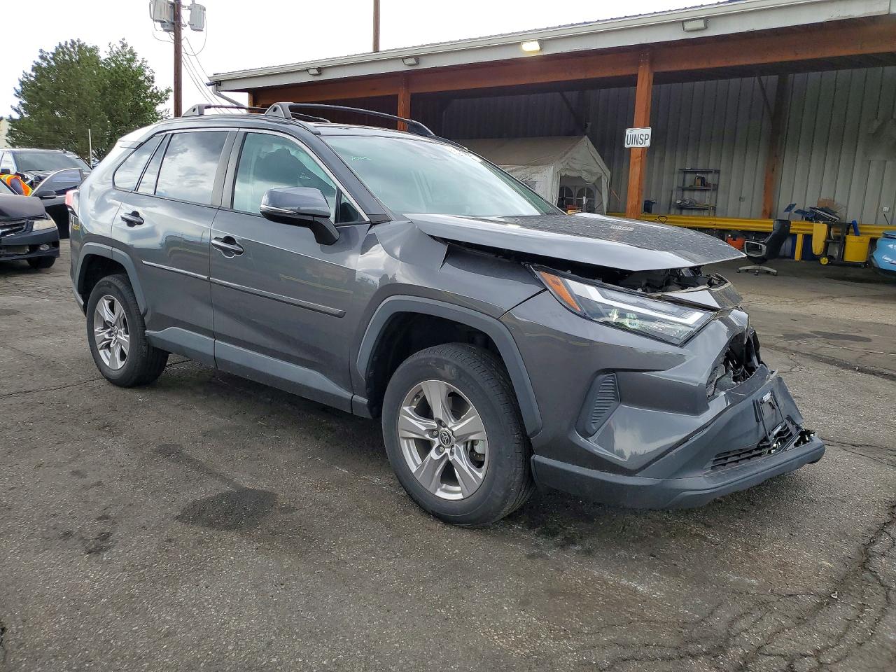 2022 TOYOTA RAV4 XLE photo 7