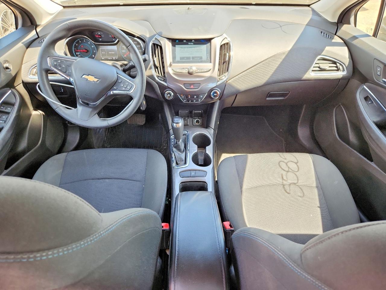 2017 CHEVROLET CRUZE LT photo 8
