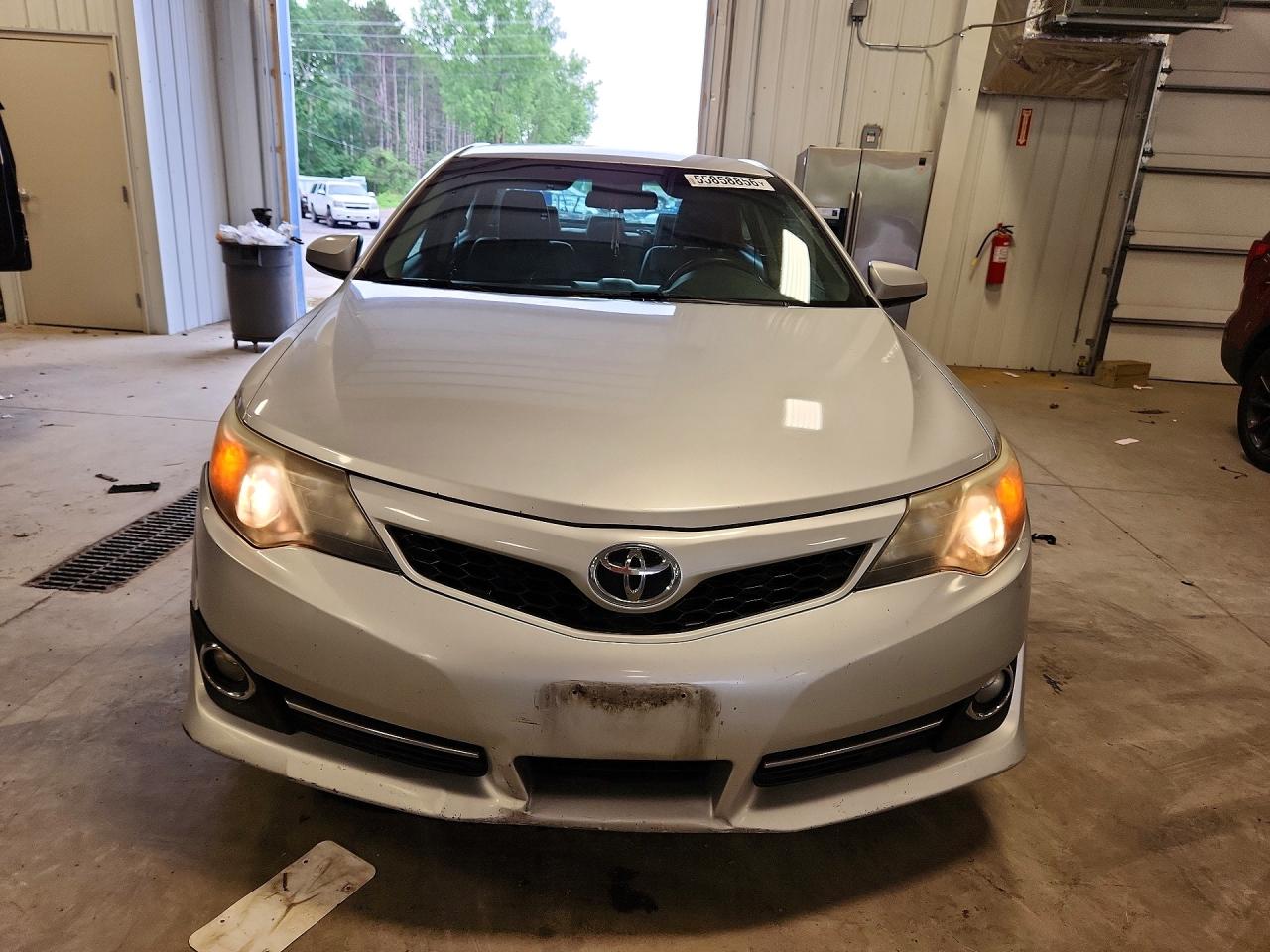 2012 TOYOTA CAMRY SE photo 5