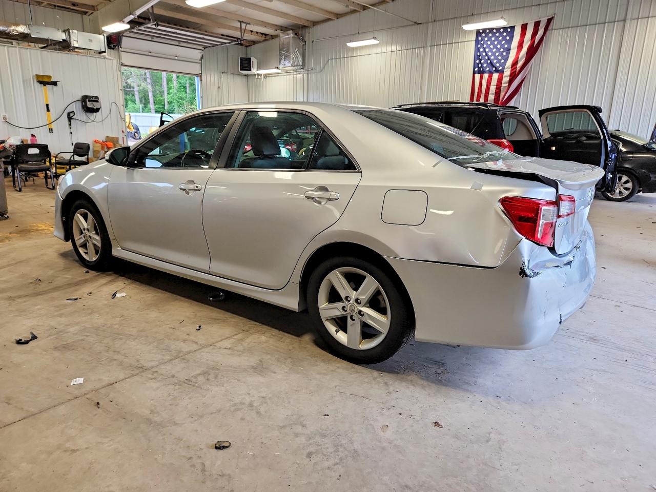 2012 TOYOTA CAMRY SE photo 2